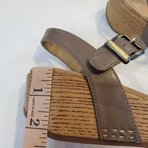 Dansko Laurie Leather Wedge Sandal Taupe Sz Euro 38 (US 7.5-8) Style 1823790600 - Picture 13 of 15